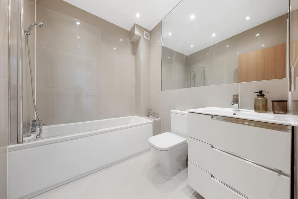 Pleasing 2Bed Flat 10Min To Wimbledon Tennis Court London Exterior foto